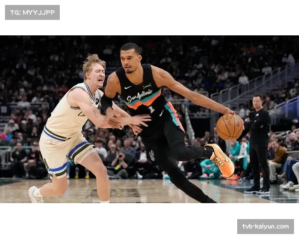 马刺127-95大胜雄鹿豪取八连胜，文班亚马23分15篮板